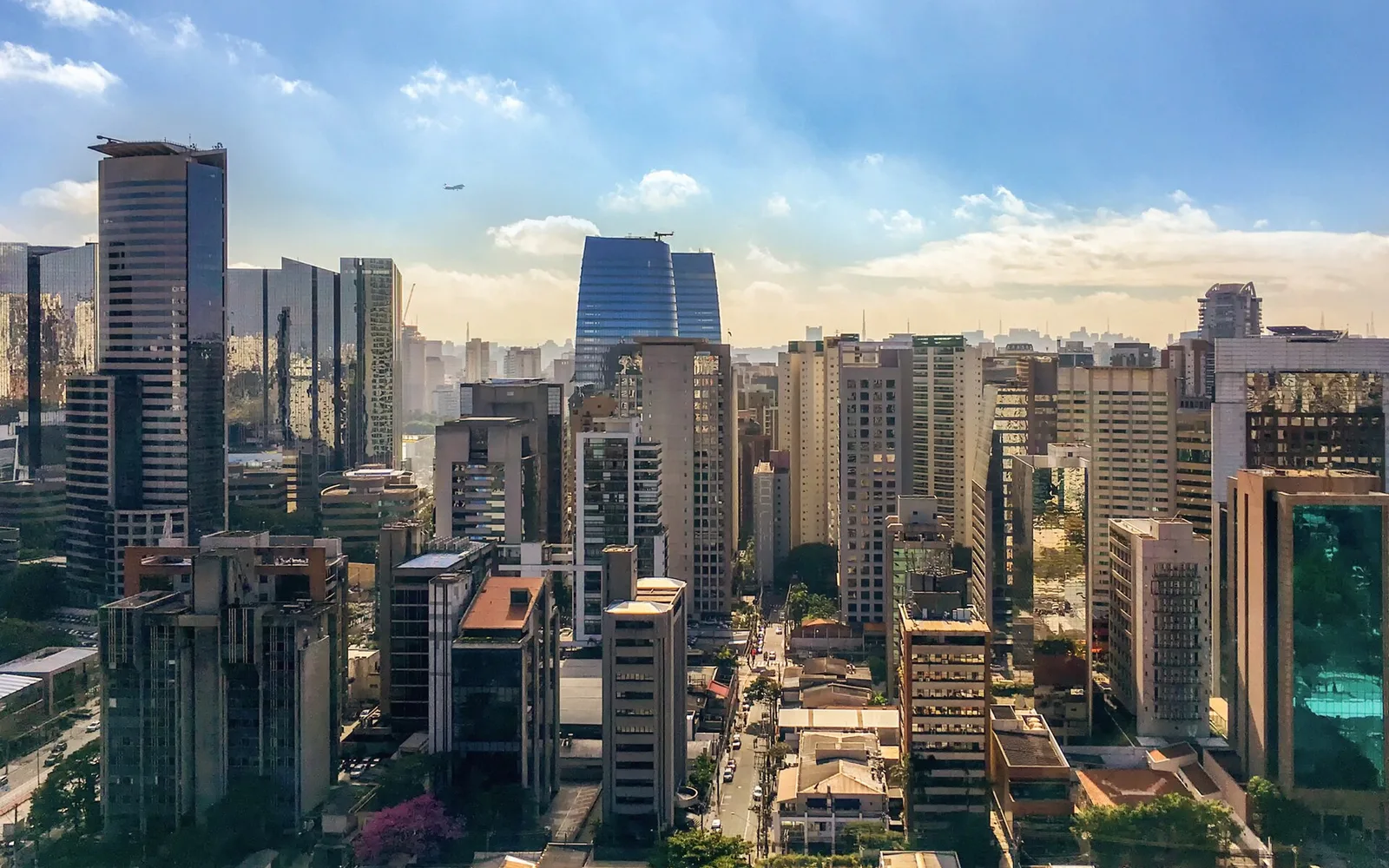 Horizonte corporativo dos bairros Itaim Bibi e Vila Olímpia, na Zona Sul de São Paulo